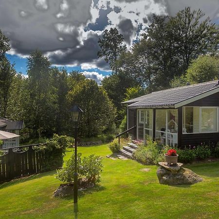 Very Nice Cottage By The Lake. Lursjoen! Hästveda Esterno foto
