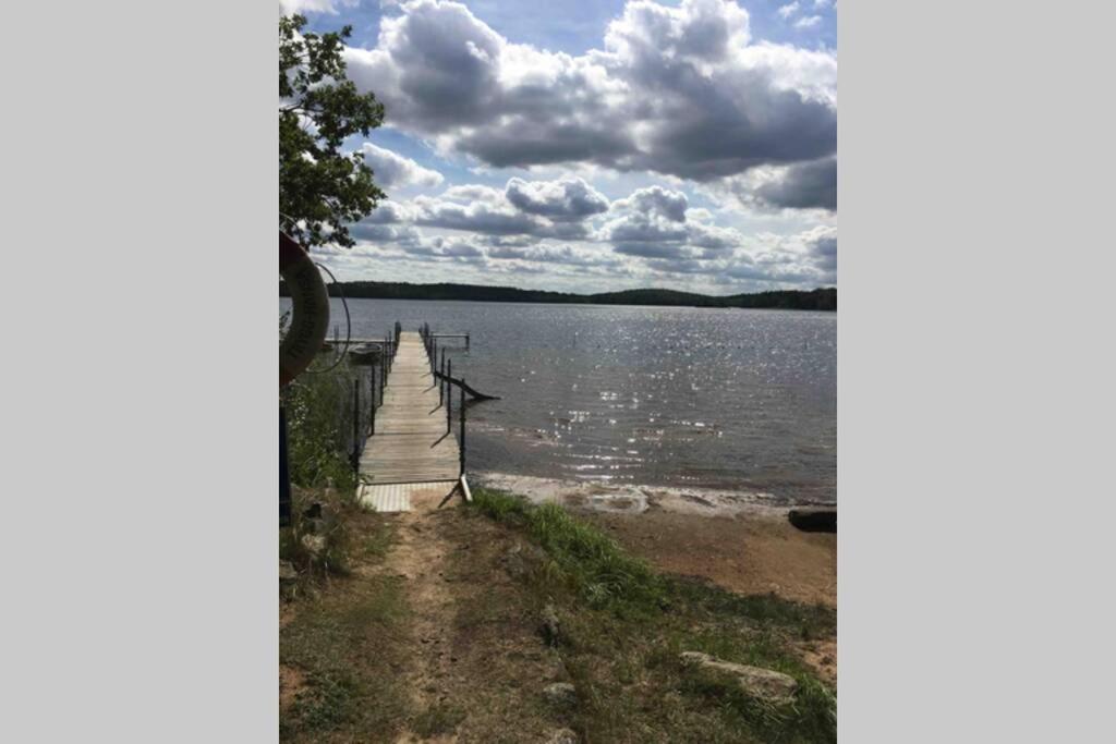 Very Nice Cottage By The Lake. Lursjoen! Hästveda Esterno foto