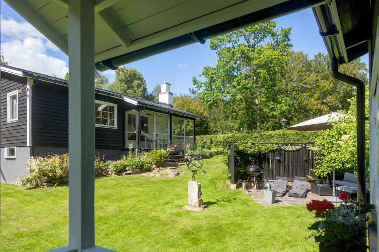 Very Nice Cottage By The Lake. Lursjoen! Hästveda Esterno foto