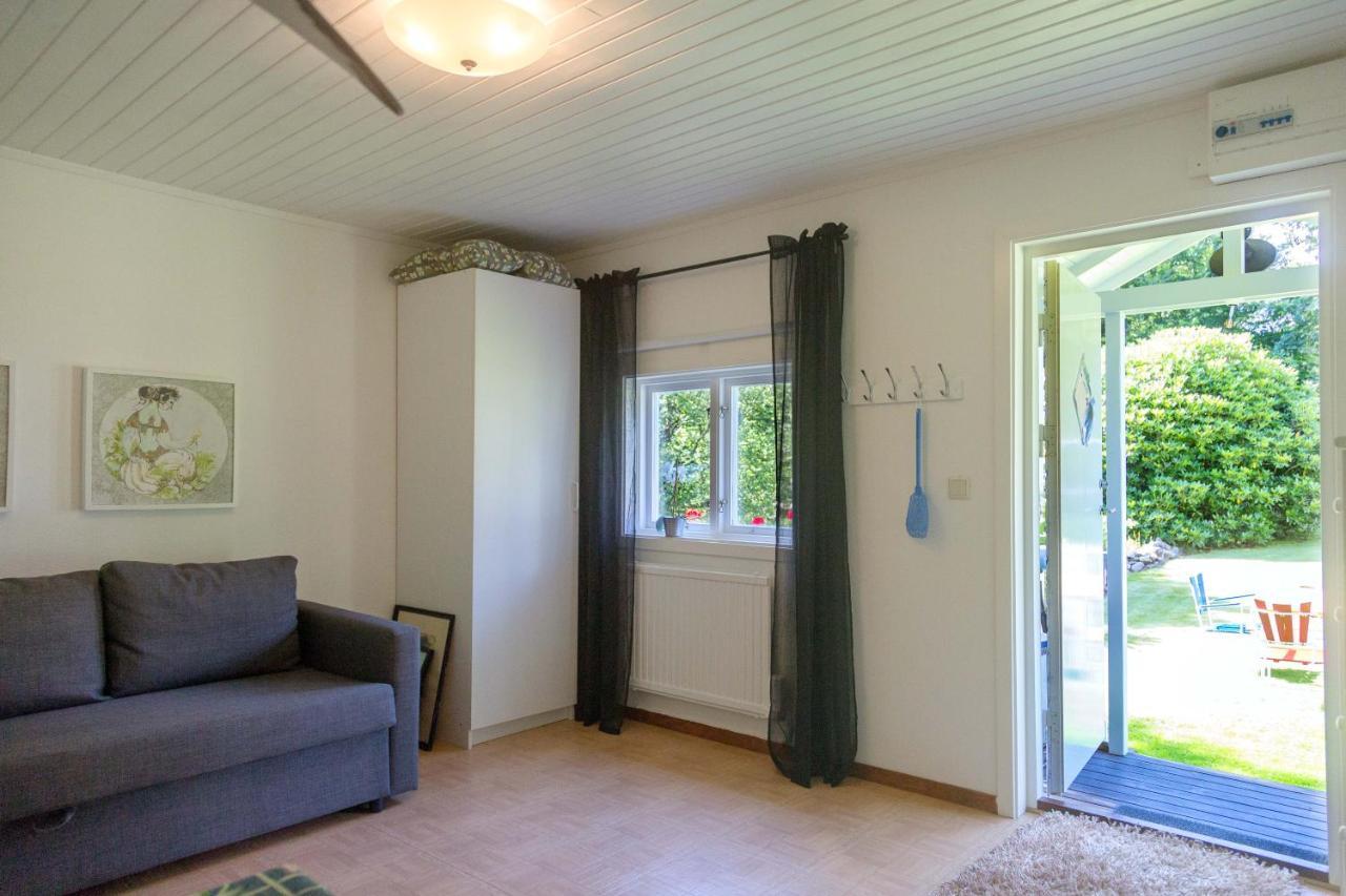 Very Nice Cottage By The Lake. Lursjoen! Hästveda Esterno foto