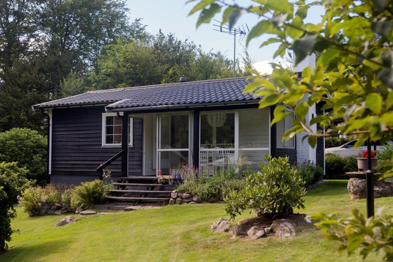 Very Nice Cottage By The Lake. Lursjoen! Hästveda Esterno foto