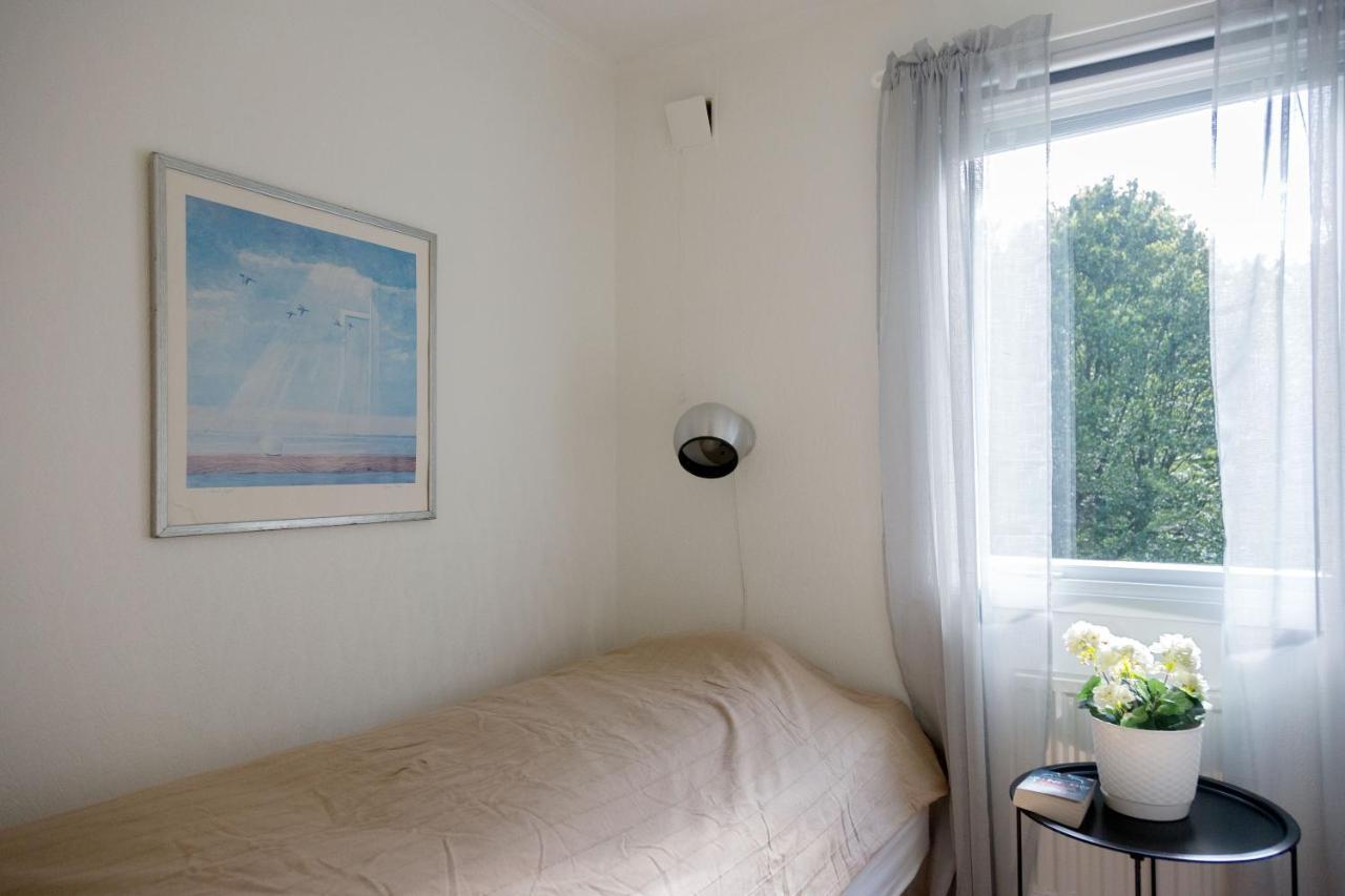 Very Nice Cottage By The Lake. Lursjoen! Hästveda Esterno foto